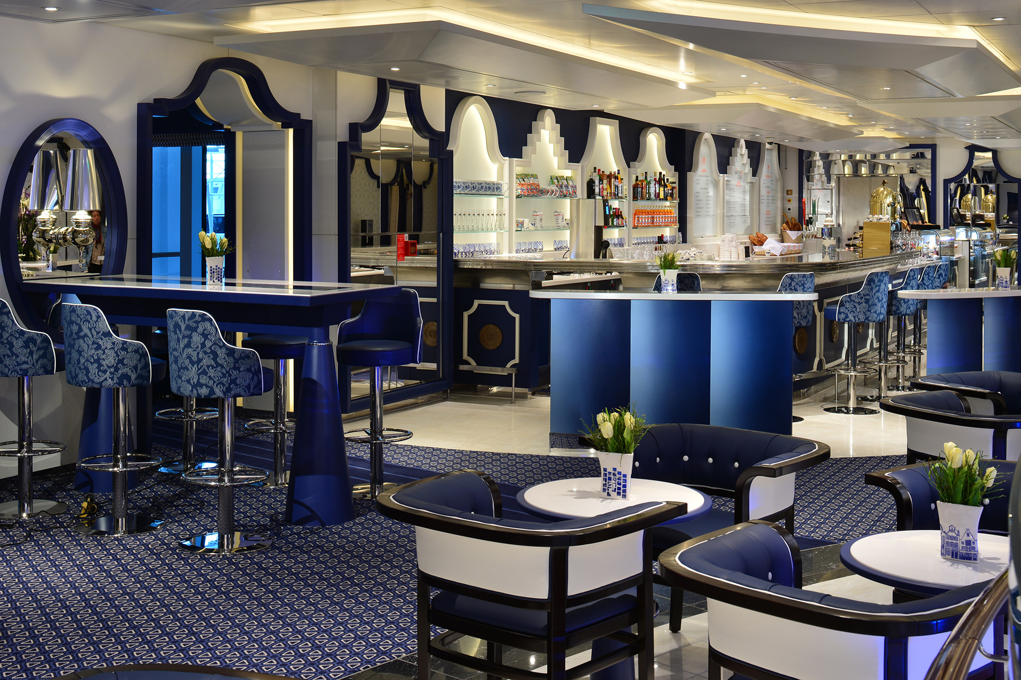 https://www.talkingcruise.com/wp-content/uploads/2017/09/Koningsdam-Grand-Dutch-Cafe-2048px.jpg